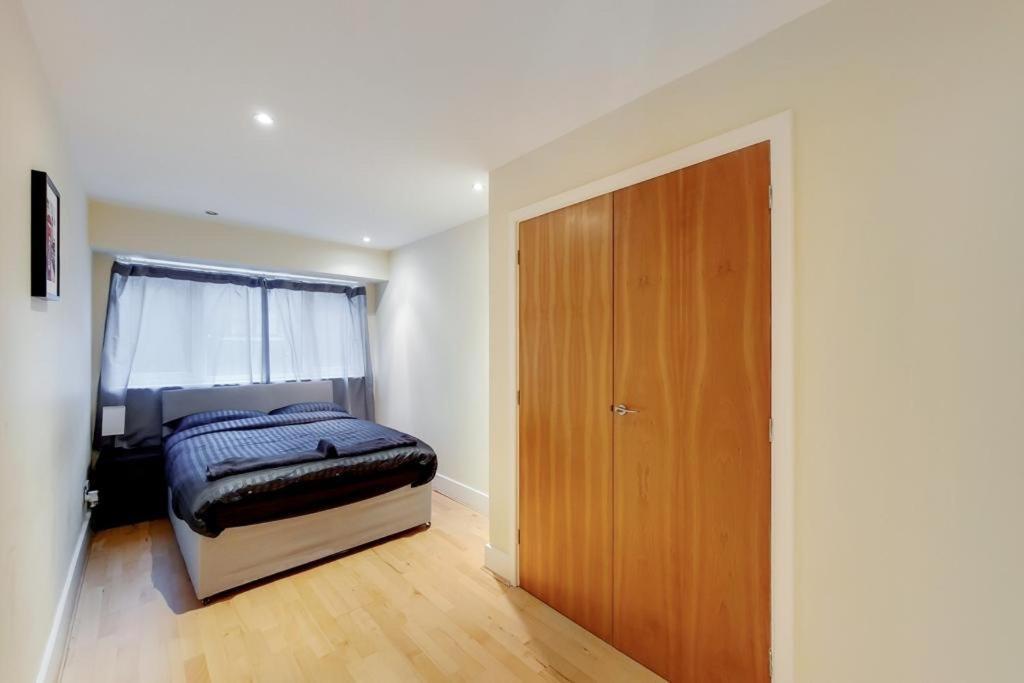 Apartment In The Heart Of Лондон Экстерьер фото