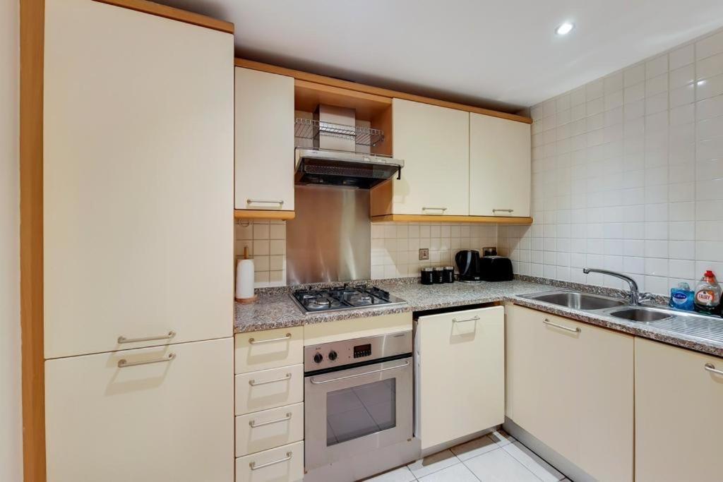Apartment In The Heart Of Лондон Экстерьер фото