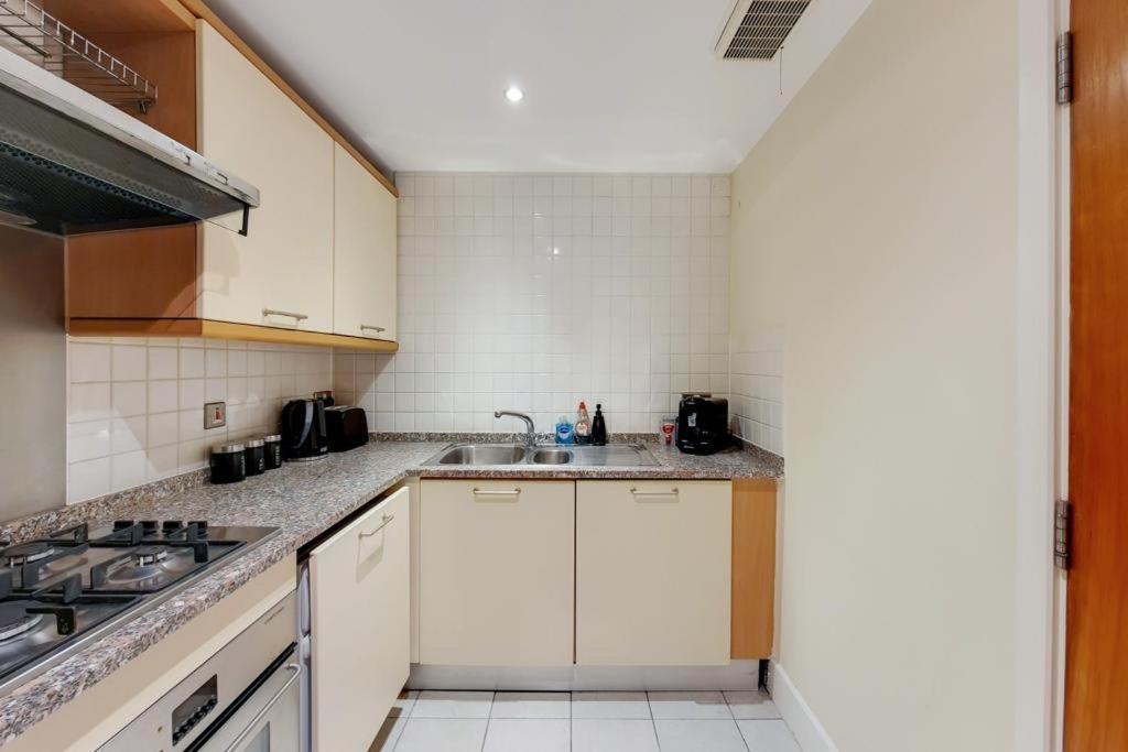 Apartment In The Heart Of Лондон Экстерьер фото